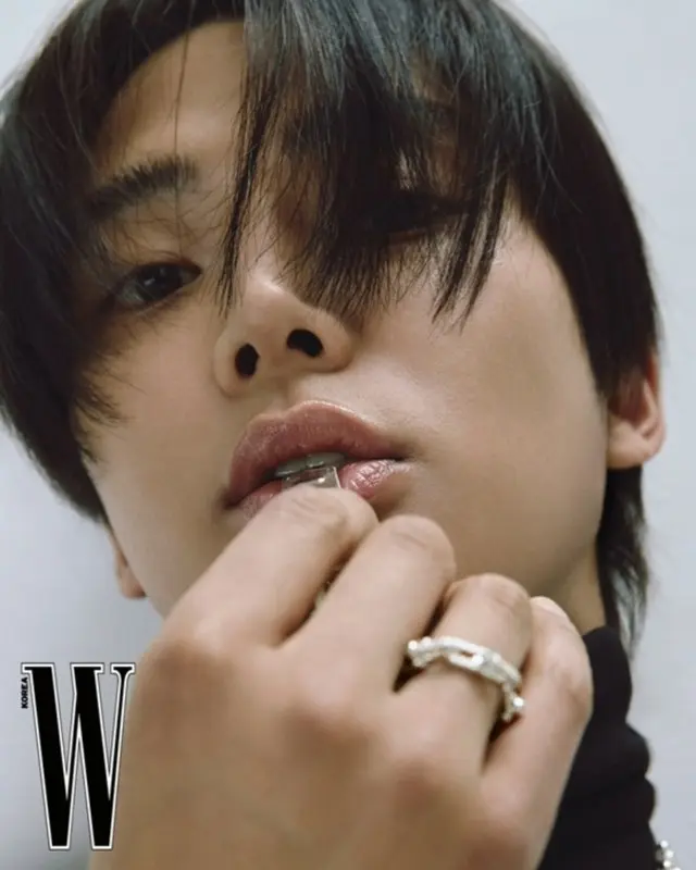 ロウン（SF9）、グラビア＆インタビュー公開…引き締まった筋肉質なボディで致命的なセクシーさが爆発01