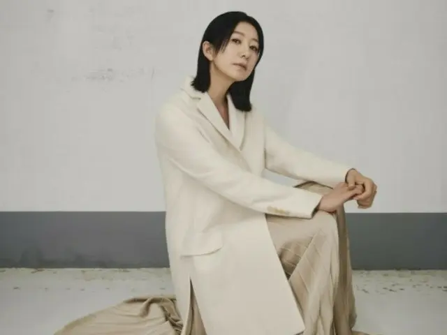 Actress Kim Heui Ae Shows Off 'Old Money Look' With Unparalleled Elegance