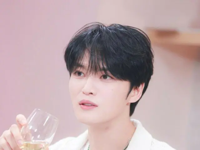 Kim Jaejung, a relaxed figure with a glass in one hand... "Who is your sixth friend?"