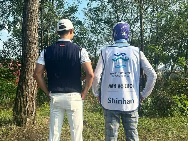 "SHINee" Minho is thrilled to be his first personal caddy... "TVXQ" Changmin comments, "Amazing lol"