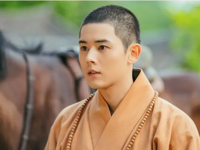 New TV series “Korea-Khitan War” stills of Kim Dong-joon (ZE:A) released… “Unprecedented visuals” from monk to emperor