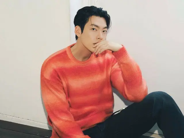 Actor Kim WooBin shows off his FW fashion...a lovely autumn man