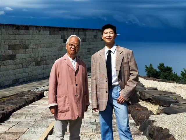 "BTS" RM graces the cover of a Japanese magazine with contemporary artist Hiroshi Sugimoto... "Empathy through art"