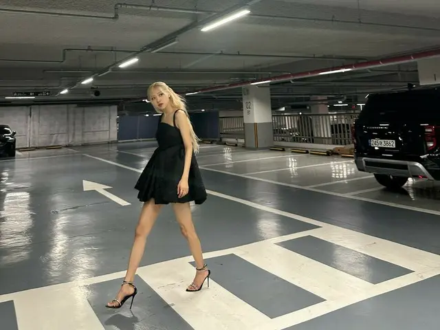 "BLACKPINK" Rosé's eye-catching doll visual... "Turn the parking lot into a runway"