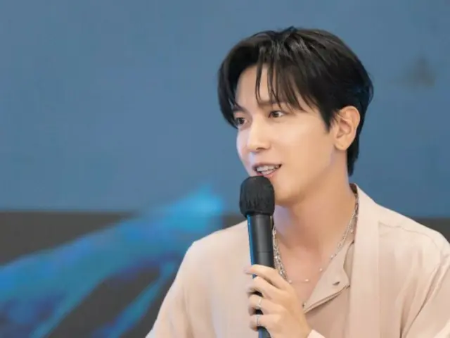 "CNBLUE" Jung Yong Hwa has a fun time with fans with his kind eyes... Behind-the-scenes cuts from fans autographing session released