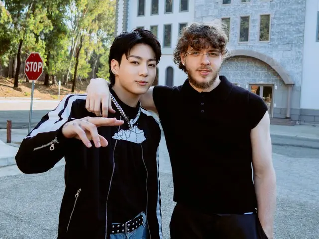 "BTS" JUNG KOOK & Jack Harlow's two-shot released! ...Posing on the set of the music video