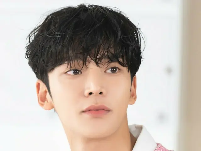 Rowoon releases behind-the-scenes cuts from filming Netflix content... “She’s always cute whether she has magic or not.”