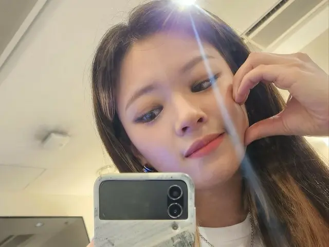 "TWICE" Jeongyeon shares current status with lovely cheeks and hearts