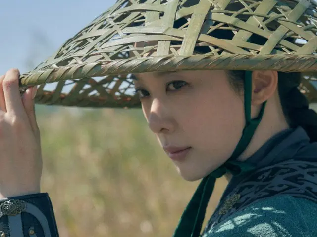 Actress Lee ChungAh releases character poster with intense eyes in "Lover 2"