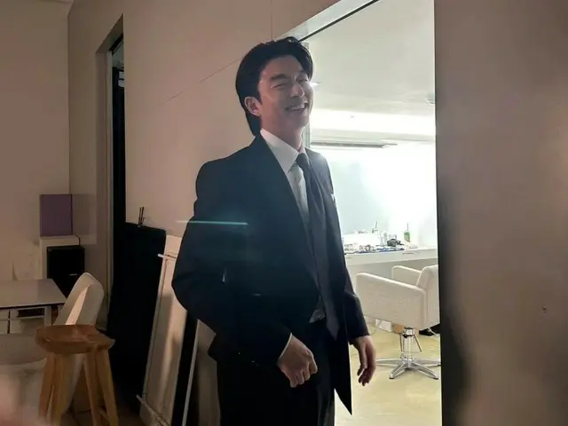 Actor GongYoo shows off his mature charm in a black suit
