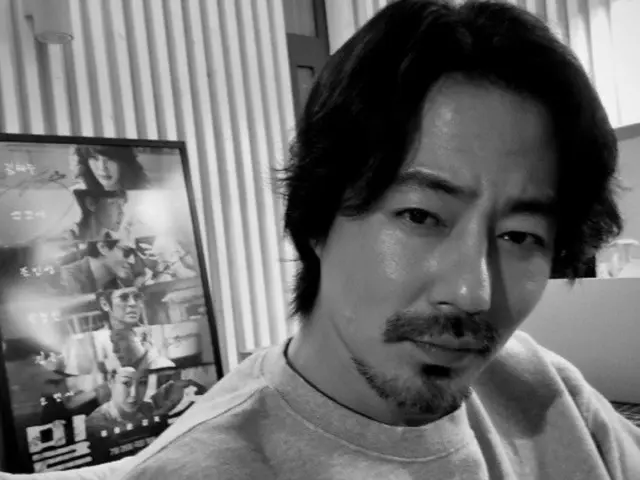 Actor Jo In Sung shows off his long beard... He looks even more cool and handsome