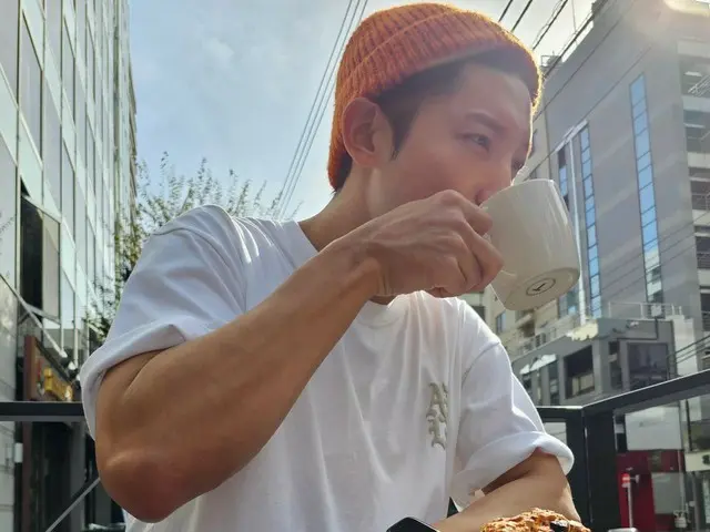 "TVXQ" Changmin enjoys autumn while cycling...comments "nice weather" in Japanese