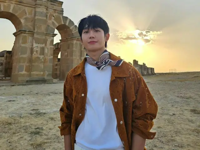 Actor Jung HaeIn, brilliant visuals against an exotic background