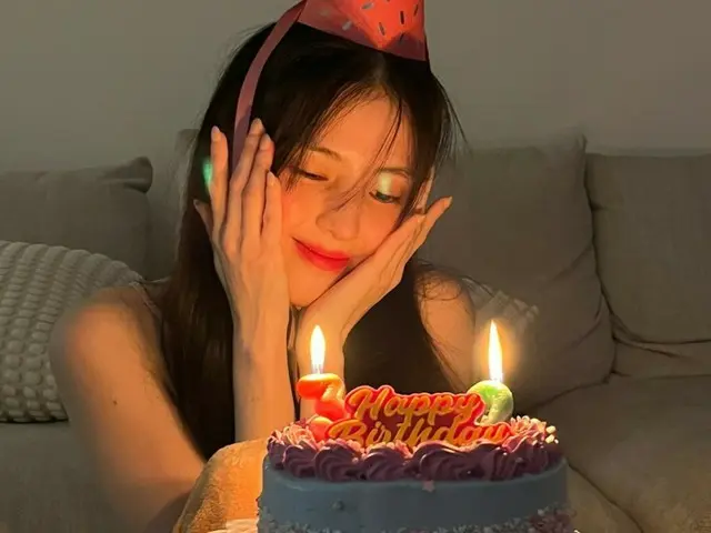 Actress Han Seo Hee, birthday party in advance? …The loveliness explodes in front of the cake