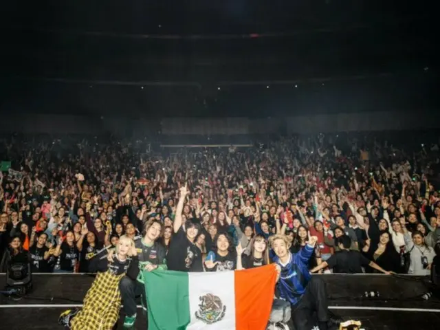 Kim Hyun Joon (Lida) conveys his emotions at the performance in Monterrey, Mexico... “Monterrey is love”