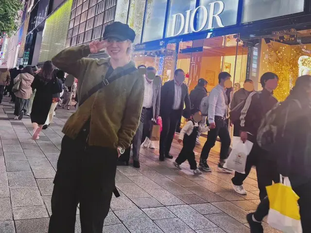 Is “BTS” JIMIN enjoying Japan? ! …A photo taken on a street corner in Ginza or at a curry chain store