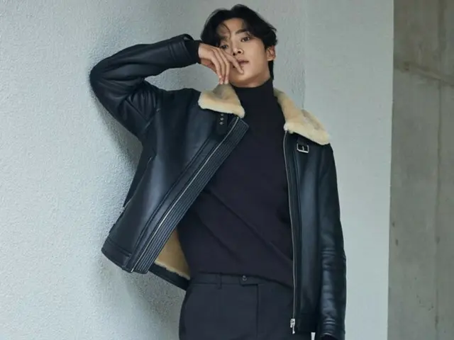 SF9's Rowoon wears a leather jacket chicly... His casual pose is sexy