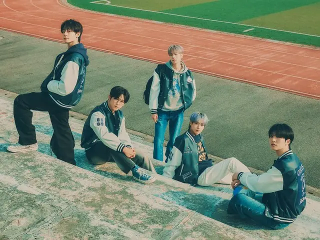 "ONEUS" releases group photo teaser for their first fan concert "Between the Earth and the Moon Pt.2"!