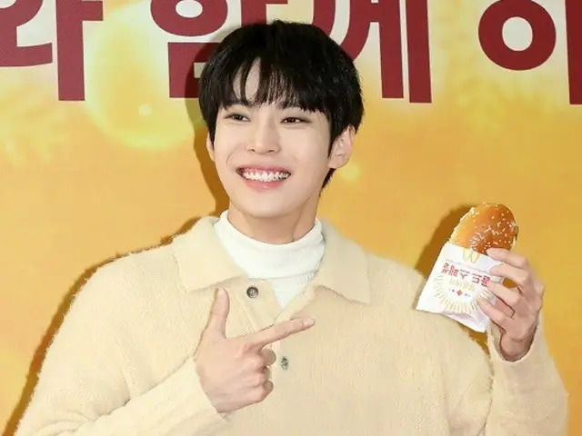 [Photo] "NCT" Do Yeong participates in McDonald's event... "Eat Lucky Burger and donate"