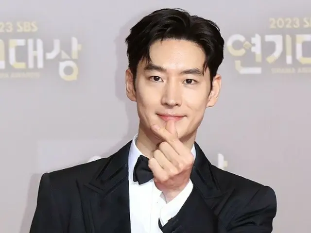 [Photo] Actor Lee Je Hoon appears at the red carpet event of "2023 SBSDrama Awards"...Reliable "model taxi" driver