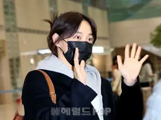 [Airport photo] Kim Se Jeong returns to South Korea after finishing his schedule in China... New Year's greetings at the airport
