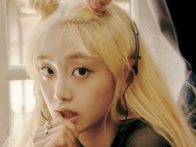 Solo singer CHUU (Kim JiWoo), selected by Billboard as the best K-Pop of 2023, ``The only female solo singer''