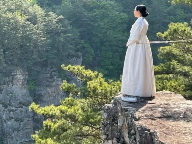 Lee Hani, the cliff scene in “Flowers Blooming at Night” was not CG! …Behind shot released