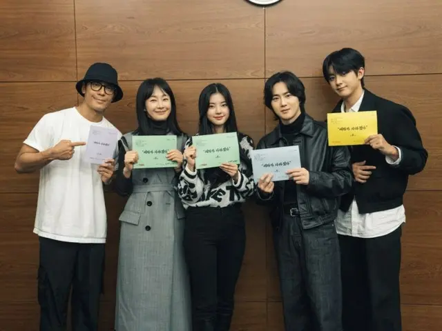 The script reading scene of the new TV series “The Crown Prince Disappeared” starring “EXO” Suho, Hong, YEJI, etc. is released… First broadcast on March 9th