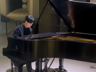 CNBLUE's Lee Jung Shin reveals how he plays the grand piano, fans ask, "Please give me the sound too" (video included)