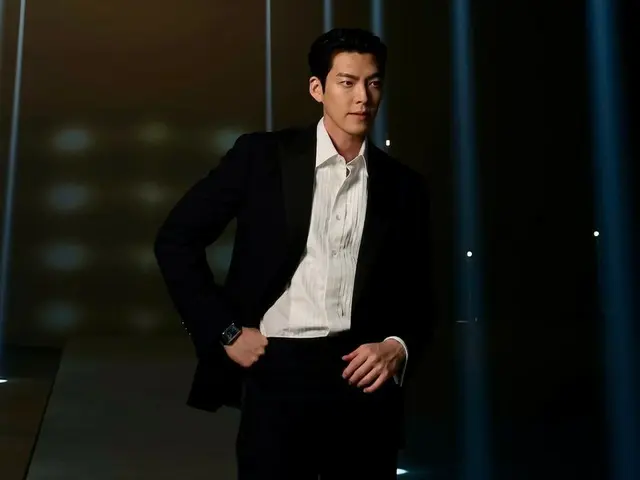 Actor Kim WooBin is a role model in a suit