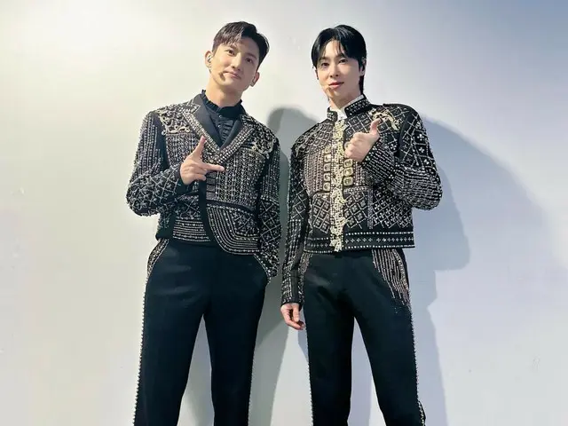 "TVXQ" releases long leg shot after concert in Bangkok, Thailand...