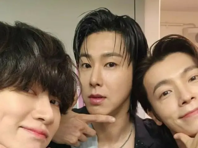 "TVXQ" Yunho releases dazzling two-shot with "SUPER JUNIOR" Hee-chul & Donghae