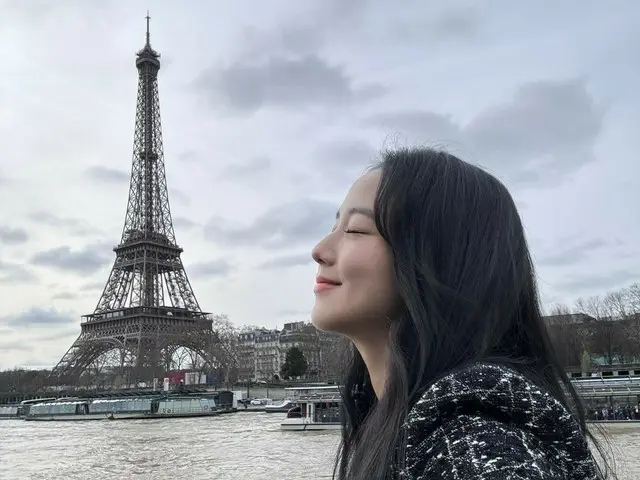 "BLACKPINK" Jisoo, the goddess of Paris with the Eiffel Tower in the background