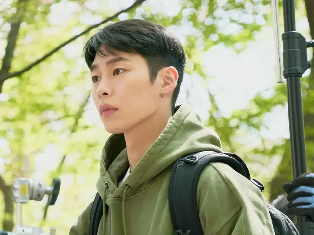 Actor Lee Jae Woo reveals the behind-the-scenes footage of the TV series “The Unexpected Heir”... A refreshing visual of “College student Han Tae-oh”