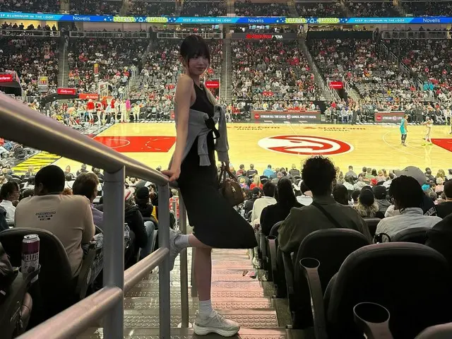 "IVE" Jang Won Young flaunts his beauty at the basketball stadium