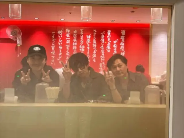 Jang Keun Suk's band "CHIMIRO" takes a three-shot at a ramen shop... "The Throne is Carried with Love"