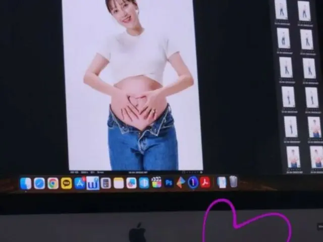 Ayumi (ICONIQ) takes maternity photos with her husband... Her pregnant belly is visible through her cropped T-shirt