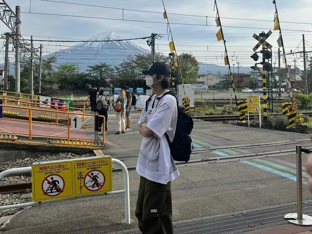 Actor Lee Min Ho shares memories of his trip to Japan...Snapped with Mount Fuji in the background