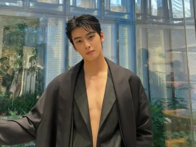 ASTRO's Cha EUN WOO exudes sexy aura... Participates in Dior collection