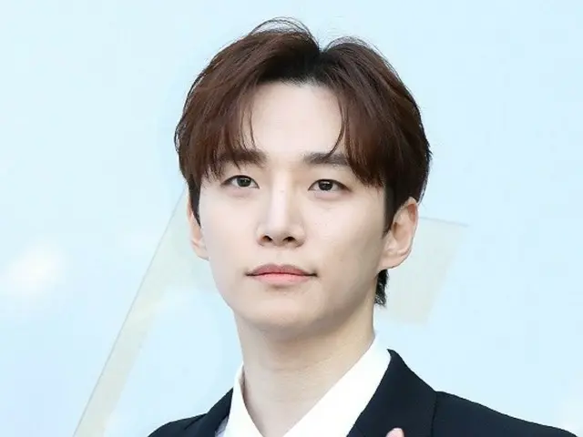 2PM's JUNHO maintains his No. 1 spot in the star rankings for male actors... Kim Soo Hyun in second place, Kim Nam Gil in third place