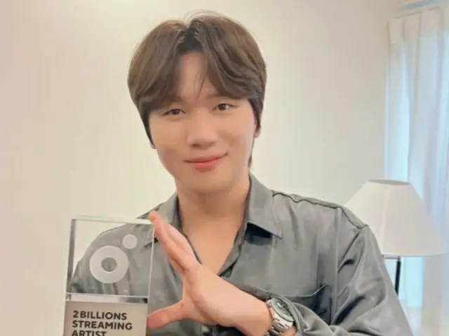 Singer K.will inducted into Melon's Billion Silver Club... 2 billion man