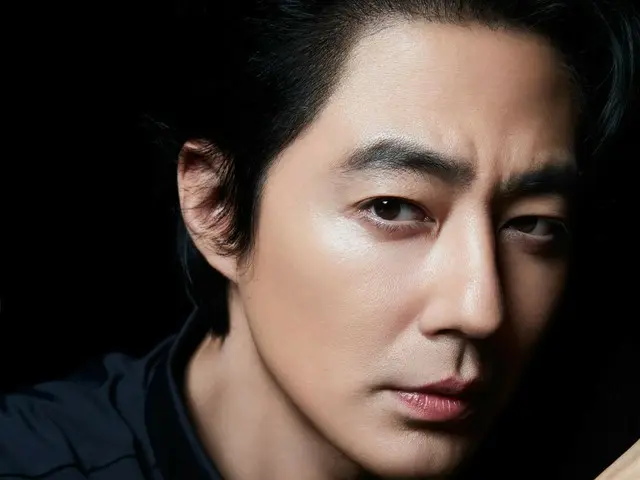 Actor Jo In Sung catches everyone's attention with his overwhelming good looks