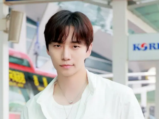 2PM's JUNHO looks fresh in a white shirt and silver accessories