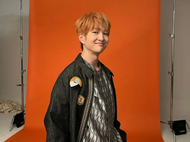 SHINee's Onew releases behind-the-scenes photos from photo shoot