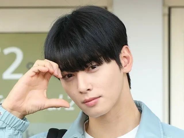 [Airport photo] ASTRO's Cha EUN WOO, heart fluttering on one side