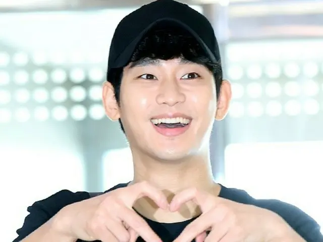 [Airport photo] Kim Soo Hyun, hearts burst with a bright smile