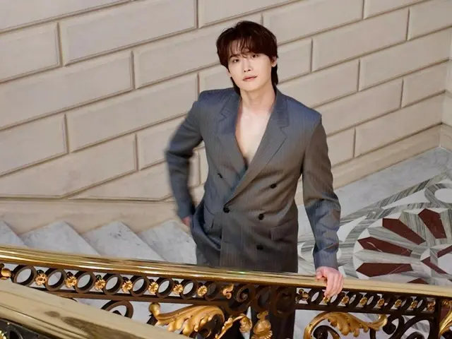 Actor Lee Jung-suk shows off his unique looks in Paris