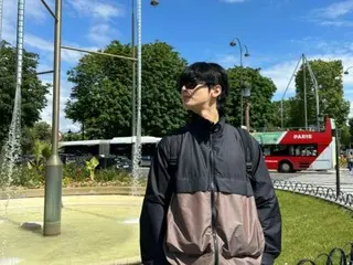 ASTRO's Cha EUN WOO looks amazing in a hoodie and unique sunglasses