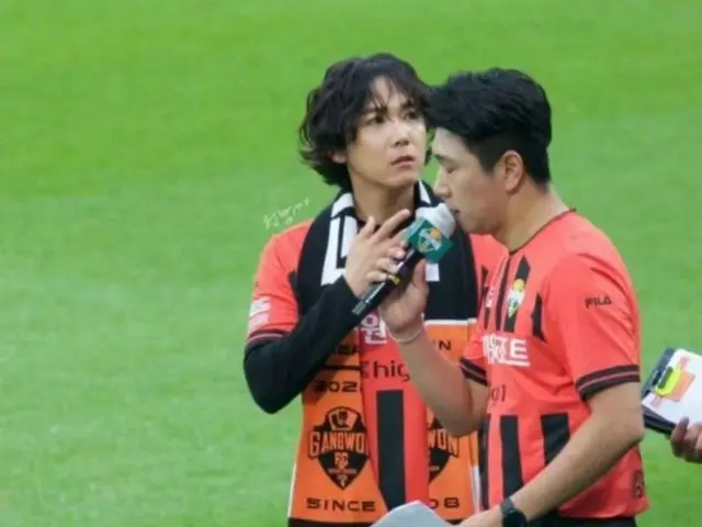 FTISLAND's Lee HONG-KI's first experience with soccer kick-in ceremony... "A very happy day" (video included)