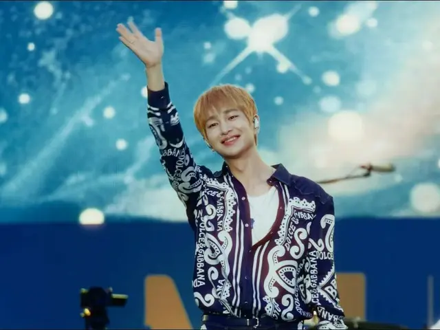 SHINee's Onew releases live footage of his new solo song "Mon-TueWed-ThuFri-Sat Day" (video included)